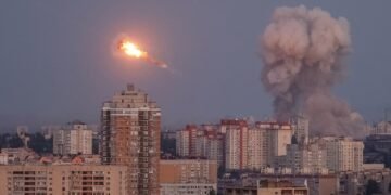 اوکراین اوروشی دوامی؛ مسکو تامان آتیلگن اۉنلب راکته یۉق اېتیلدی و ایکی قونلغه اوچیشلری تۉختهتیلدی