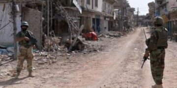 انتحاری بیر هجومده پاکستانلیک ۷حربی اۉلدیریلدی