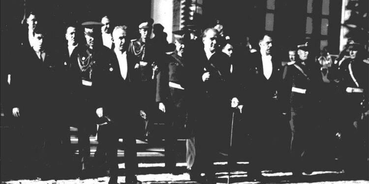 تورکیه‌ده جمهوریت تیزیمی ۱۰۲ – ییللیگی نشانلنماقده