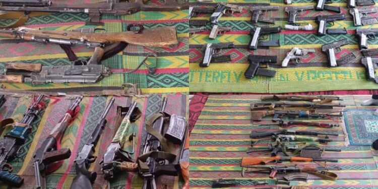 طالبان فاریاب ولایتیده اهالی آلدیده سقلنگن ۴۶ ته قورالنی ولایت قورال انباریگه تاپشیرگن