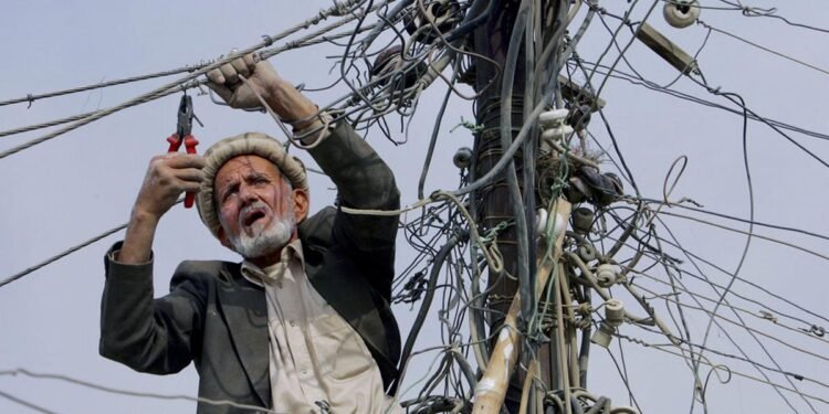 بیرلشکن ملتلر تشکیلاتی افغانستانده ۸۰ فایز اهالی دایمی برق‌دن محروم دېب اعلام قیلدی