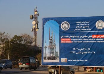 طالبان عالی اۉقوو وزیری‌نینگ جوزجان بیلیم یورتیگه سفری عرفه‌سیده اۉزبېکچه لوحه کوتاریلگن