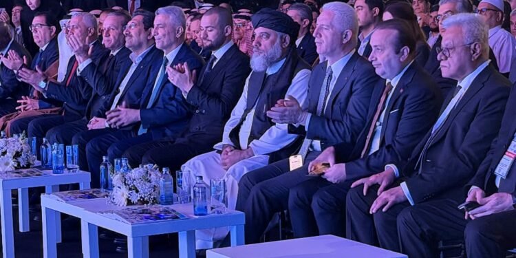 استانبول شهریده طالبان وکیللری حضوریده خلق‌ارا اقتصادی ییغین باشلندی