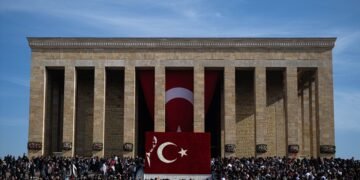 تورکیه‌ده آتاتورک وفاتی ۸۷ – ییللیگی کینگ نشانلندی