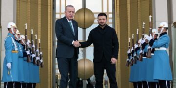 اردوغان و زیلینسکی اوچره‌شووی؛ اردوغان کریمه تاتارلریدن حمایه‌سی دوامینی تاکیدلدی