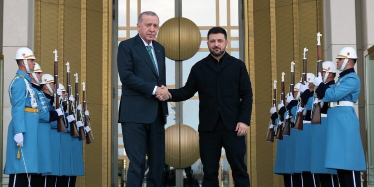 اردوغان و زیلینسکی اوچره‌شووی؛ اردوغان کریمه تاتارلریدن حمایه‌سی دوامینی تاکیدلدی