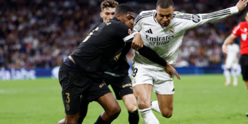 لالیگا اۉیینلری دوامی؛ ریال مادرید بیلن والنسیا فوتبال جماعه‌لری کوچ سینه‌یدی