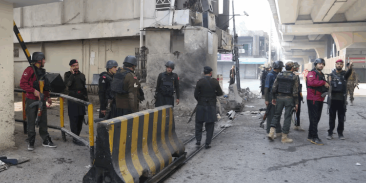 پاکستان حربی‌لریگه قرشی هجومده اۉن کیشی اۉلیب و یره‌لندی