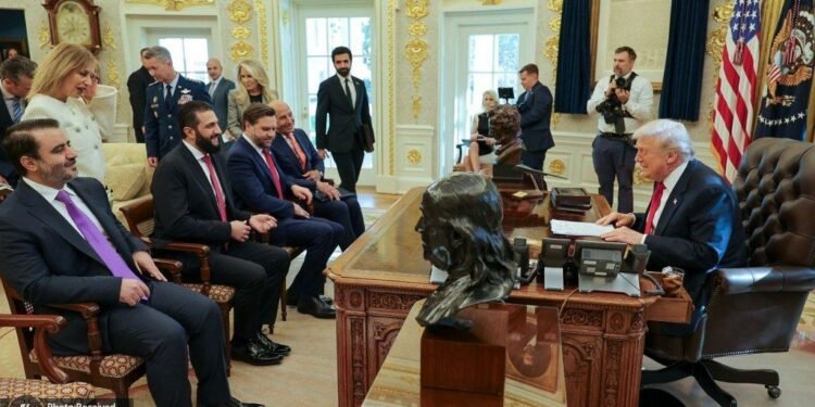 ترامپ و الشرع اوچره‌شووی؛ سوریه داعش‌گه قرشی کوره‎‌شَدی و امریکا تحریملرنی بیکار قیله‌دی