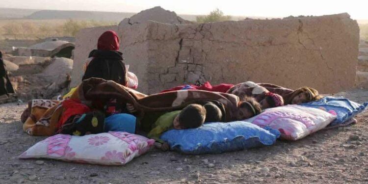 تورکستان و قطغن‌ده زلزله زیانلری؛ فیروزنخچیر تومنی‌ده ۶۱۴ اوی ویران و ۵۴ کیشی یره‌لنگن