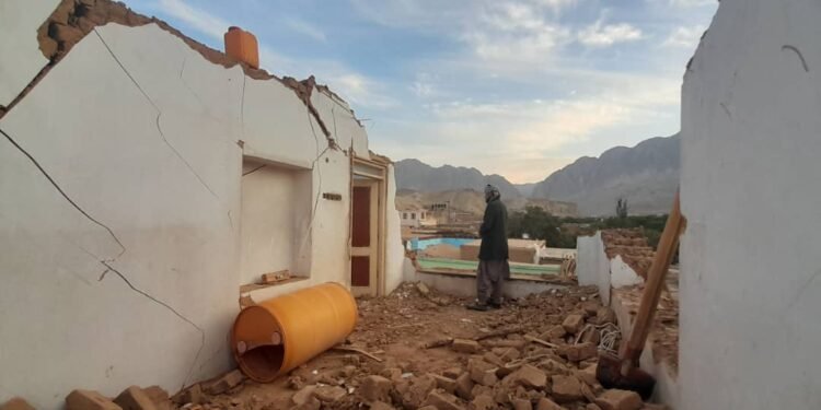 تورکستان و قطغن‌ده زلزله زیان‌لری؛ تاشقرغان‎‌نینگ «ملا سعدی» قیشلاغیده کمیده ۸۰ اوی ویران بۉلگن