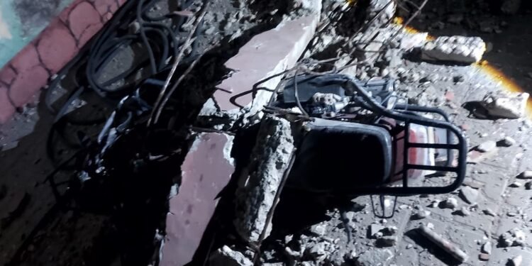 زلزله قربانلری‌ سانی آشیشی؛ یالغیز بلخ ولایتیده ۱۲ کیشی جان بېریب و ۴۰۰ کیشی یره‌‌لنگن