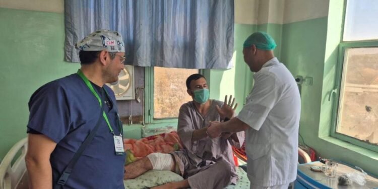 افغانستان شمالی حدودلریده زلزلهدن زیان کۉرگنلر اوچون قزاقستان ساغلیق یاردملری دوام اېتماقده