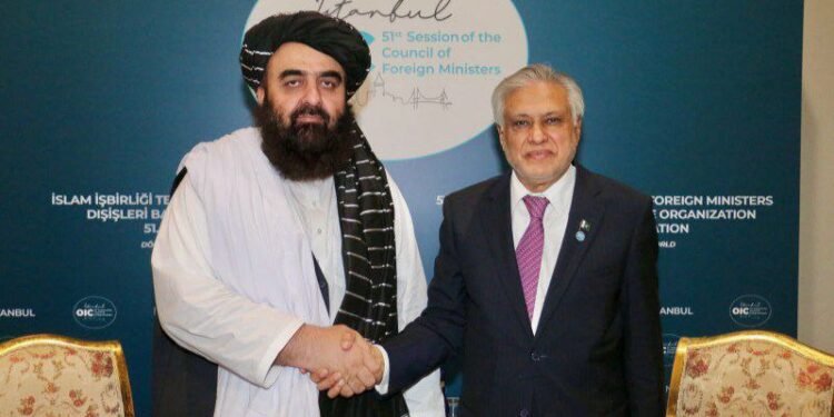 پاکستان و طالبان تارتیشوولری؛ اسحاقدار متقی آلتی مراتبه قونغیراق قیلگنینی ادعا قیلدی و طالبان رد اېتدی