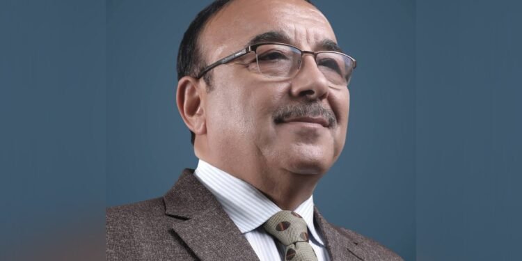 شاعر، ژورنالیست و یازووچی – محمدعالم کوهکن