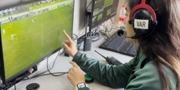 اۉزبېکستان سوپېرلیگه‌سیده ایلک بار عیال حکملر ایشله‌ماقده