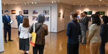 جاپانده، اۉزبېکستانلیک کر و ضعیف اېشیتووچی یاشلر نینگ عکس کۉرگزمه‌سی آچیلدی