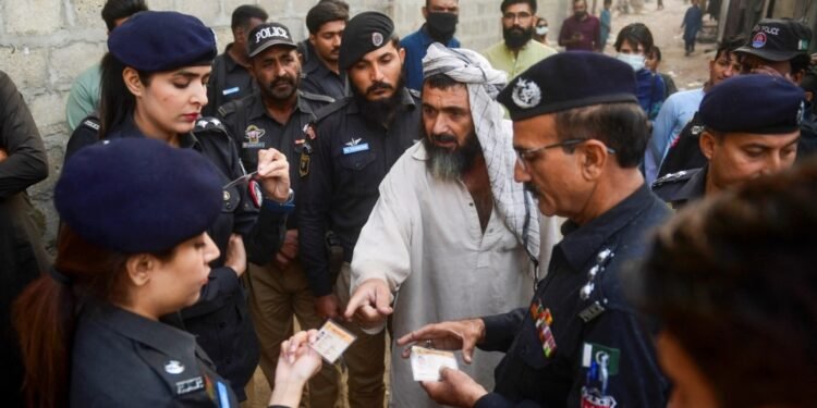 یو‌ ان‌ایچ‌سی‌آر: پاکستانده ۱۰۰ مینگلب افغانستان‌لیک مهاجری قۉلگه آلینگن