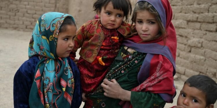 یونیسف: ۲۰۲۶ییل افغانستان باله‌لری اوچون خوفسیز و تینچ بۉلیشیگه امید قیله میز