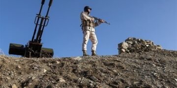 ایران چیگره کوچلری تامانیدن کمیده ۱۰ کیشی افغانستان وطنداشی اۉققه توتیلیب اۉلدیریلدی