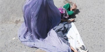 هر بیر یېتیم و بېوه‌گه آییگه ایکّی مینگ افغاني ترقه‌تیله‌دی