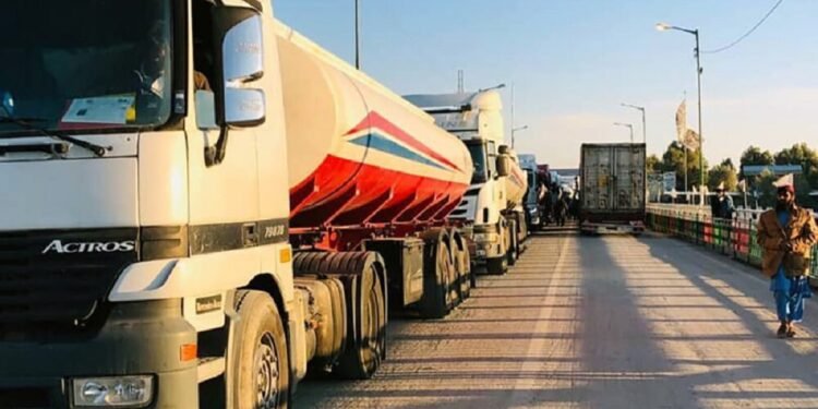 طالبان مالیه وزیرلیگی اۉتگن آی صفتی قویی بۉلگن ۱۶ تانکر یاقیلغی ماده قیتریلگنیدن خبر بېردی