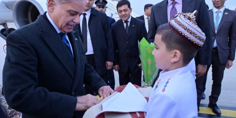 پاکستان باش وزیری ینه بیربار افغانستانده ترورچیلیک تهدیدلری موجودلیگینی ادعا قیلدی