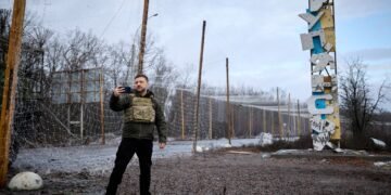 اوکراین اوروشی دوامی؛ زیلینسکی روسیه باسیب آلگنینی ادعا قیلگن شهر دروازه‌سیدن صورت ترقه‌تدی