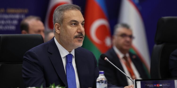 تورکیه تشقی ایشلر وزیری اسراییل‌نینگ آتیش-کېسین‌گه ضد حرکتلرینی تنقید قیلدی