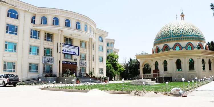 قزاقستان ایلچیسی بو مملکت افغانستانده کسلخانه و مکتب قوریشیدن خبر بېردی