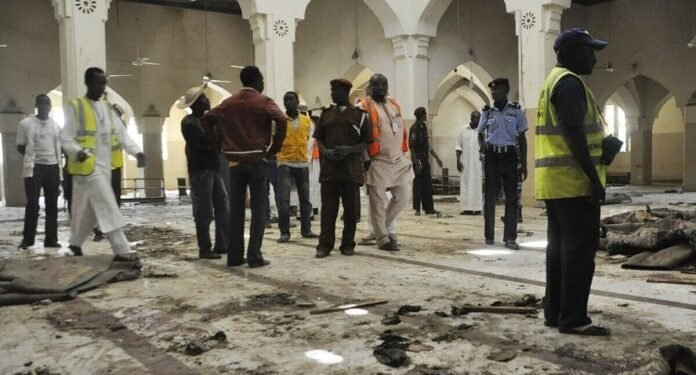 نایجریاده بیر مسجددهگی پارتلش ۴۰ کیشی اۉلیب و یرهلنیشیگه سبب بۉلدی