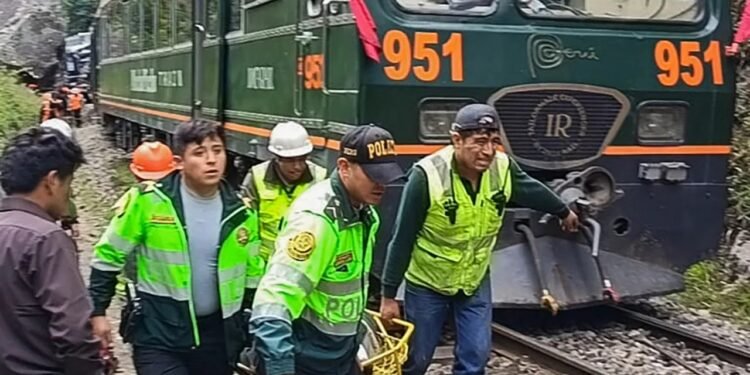 پرو ده یول حادثه‌سی؛ بیر کیشی اولیب و ۴۰ کیشی یره‌لنگن