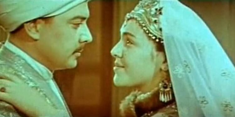 «قاره کۉزلری، کمان قاشلری…»