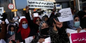 اعتراضچی عیاللر: طالبلر افغانستاننی انسان حقوقلری بحرانی بیلن یوزمه یوز قیلدی