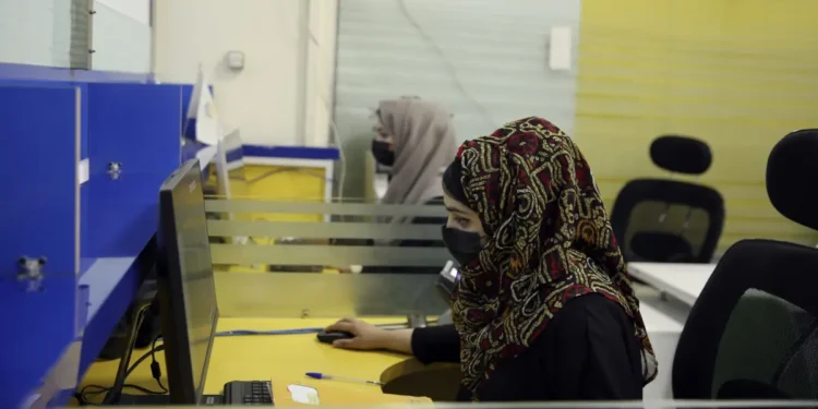 بیرلشکن ملتلر تشکیلایتی: انترنت نینگ اوزیلیشی عیالرنینگ اساسی خذمتلریگه اېریشیش امکانینی چیکلیدی