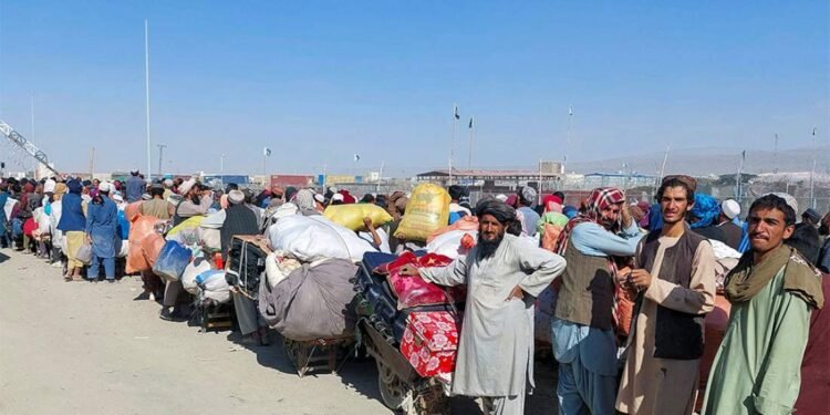 اۉتکن کون 910 دن آرتیق عایله‌ افغانستان‌گه قَیتریلدی