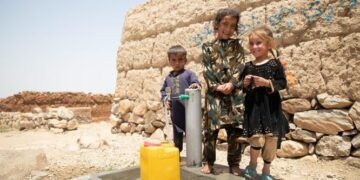 یونیسف: ننگرهارده ساغلام ایچیملیک سووی تأمیناتی باله‌لرنی افلاس سوودن کېلیب چیقه‌دیگن کسللیکلردن حمایه‌ قیله‌دی