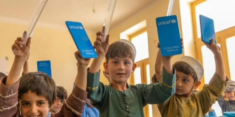 یونیسف کېلهسی ییلی افغانستان بالهلرینی قۉللب-قوّتلش اوچون 949 میلیون دالر بودجه سۉرهدی.