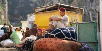 پاکستان و ایران‌دن مهاجرلرنی چیقریش؛ بیر کونده‌ اوچ مینگدن آرتیق کیشی افغانستان‌گه کیردی