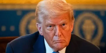 ترامپ: امریکانینگ کتّه‌ حربي کوچی ایران‌گه یقینلشماقده