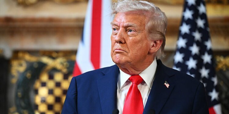 ترامپ ایران رهبرلریگه 800 نفردن آرتیق کیشی نینگ اۉلیم جزاسی بېکار قیلینگنی اوچون منّتدارلیک بیلدیردی