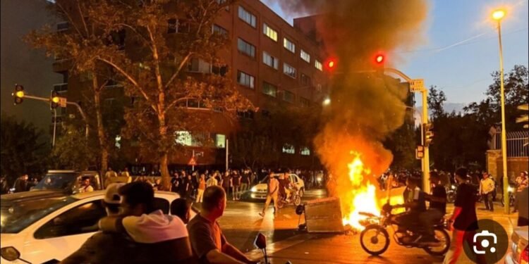 ایران اسلام جمهوریتی سۉنگگی ناراضیلیک نمایشلریده اۉلگنلر سانینی اوچ مینگ 117 کیشی» دېب اعلام قیلدی