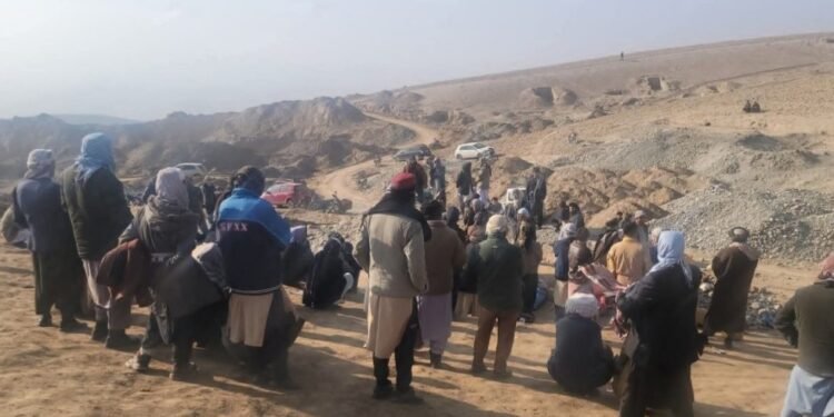 تخارده آلتین کانی قوله‌شیدن سۉنگ اوچ نفر ایشچی یېر آستیده قالیب کېتدی