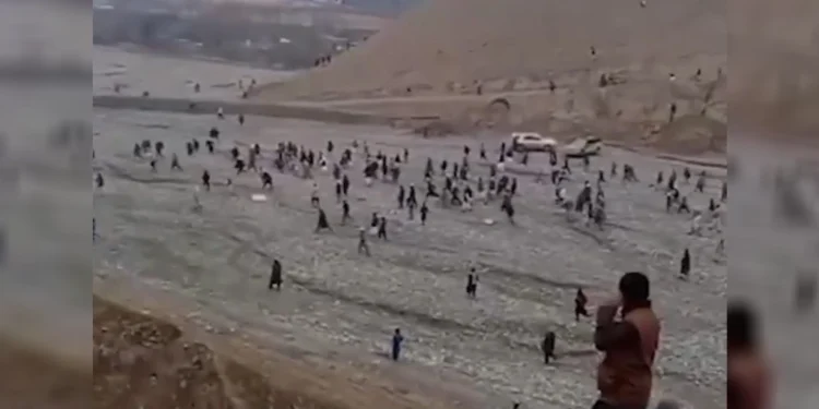 تخار نینگ چاه‌آب تومنیده ناراضیلیک نمایشلری باستیریلدی؛ اوچ کیشی هلاک بۉلیب، ینه‌ آلتی کیشی یره‌لندی