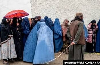 طالب‌لر بلخ ولایتی‌نینگ شولگره اولسواللیگیده: عیاللر محرمسیز اوییدن چیقمه‌سین