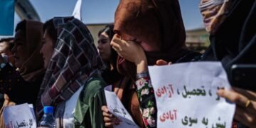 طالبلر مالیه‌ وزیرلیگیگه قره‌شلی اویده اۉتیریشگه مجبور قیلینگن عیال خادملرنینگ معاشلرینی تۉخته‌تدی