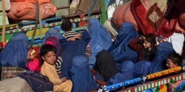 تیناوون مهاجرعایلهلر افغانستانگه قَیتیب کېلیشدی