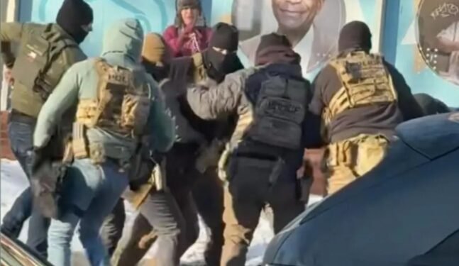 امریکا مهاجرلر بۉیییچه اداره‌سی خادملری مملکت یشاوچیلرنی اۉلدیردی