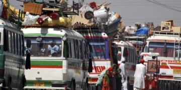 پاکستان و ایران تامانیدن مهاجرلرنی چیقریش؛ بیر کونده‌ بیر مینگ 800 دن آرتیق کیشی افغانستانگه قَیتدی