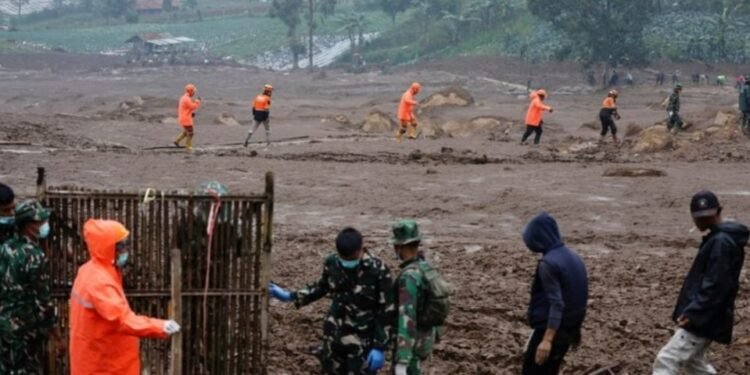 اندونیزیاده کۉچکی قربانلری سانی 34 نفرگه یېتدی